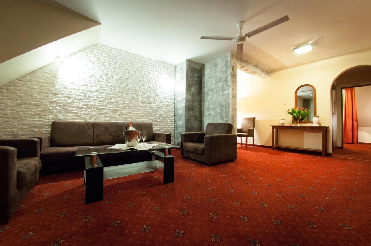 Secession Hotel Leczna 외부 사진