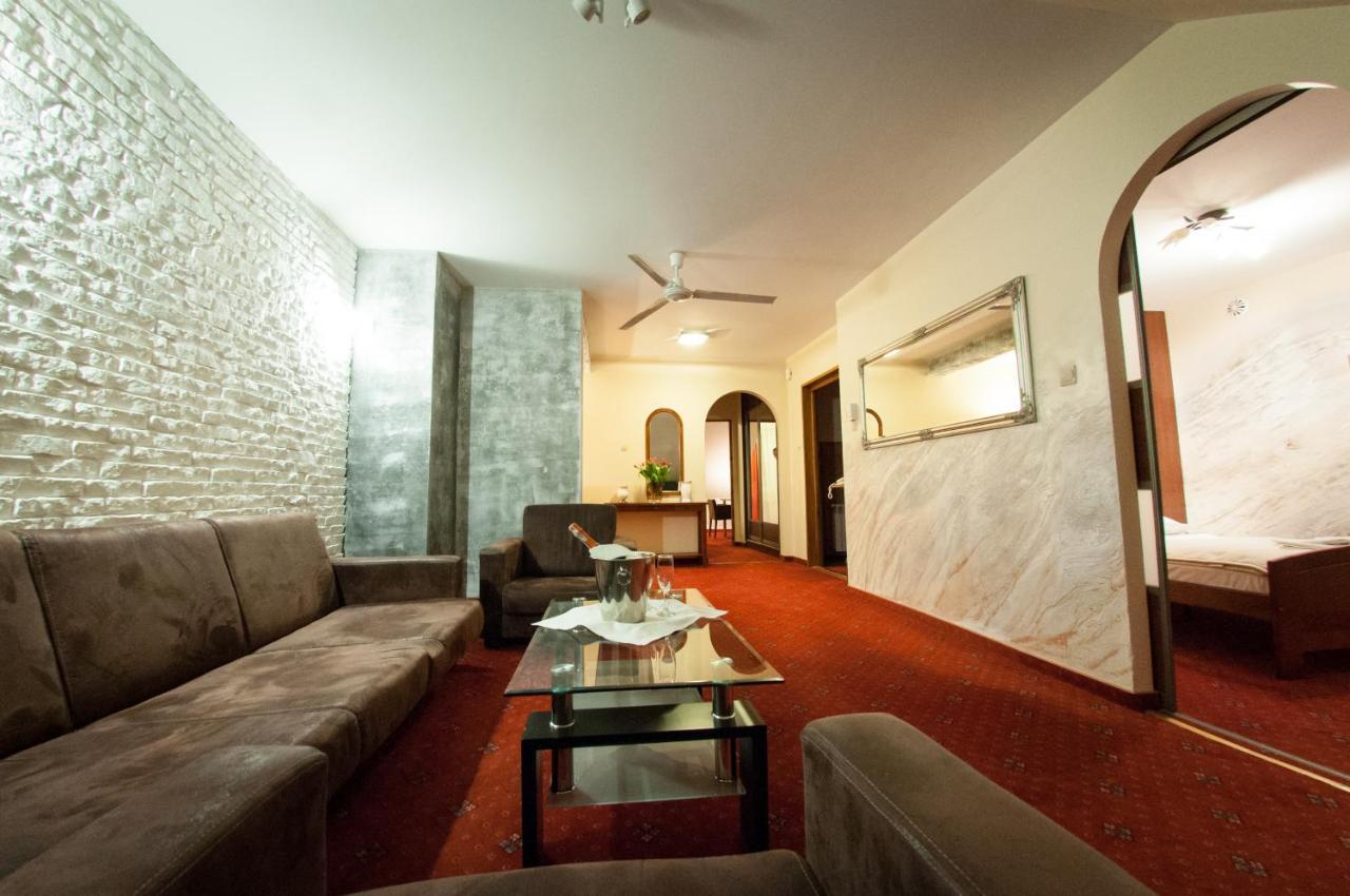 Secession Hotel Leczna 외부 사진